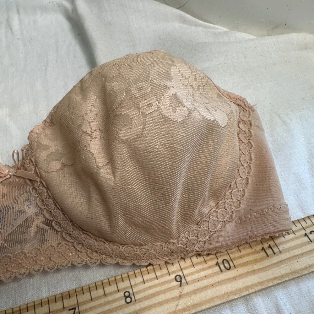 Maidenform Pretty Shapely Vintage 80s Beige Lace Strapless Bra ILGWU USA 34A‎